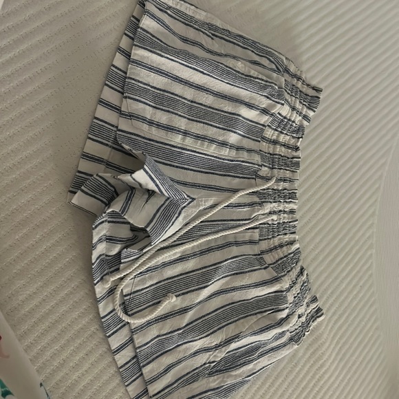 stripped blue and white linen shorts - Picture 1 of 2